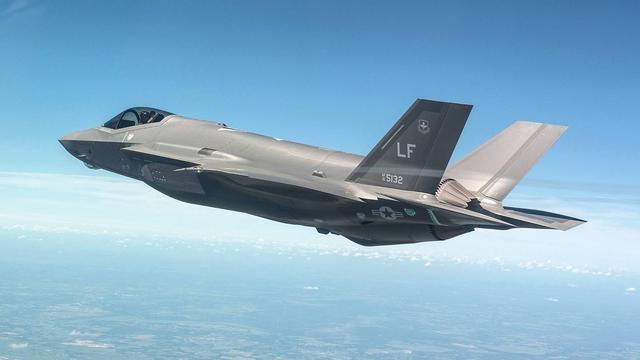 美国战机最新消息，F-35闪电II战斗机引领全球军事变革